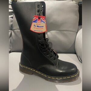 Brand new Doc Marten Boots MADE IN ENGLAND UK9/US M9/EU42